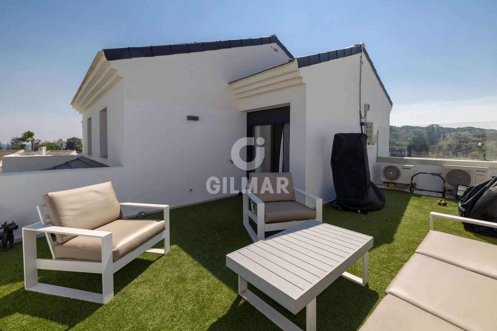 3 sovrum Takvåning till salu i Estepona med pool garage - 675 000 € (Ref: 9216318)