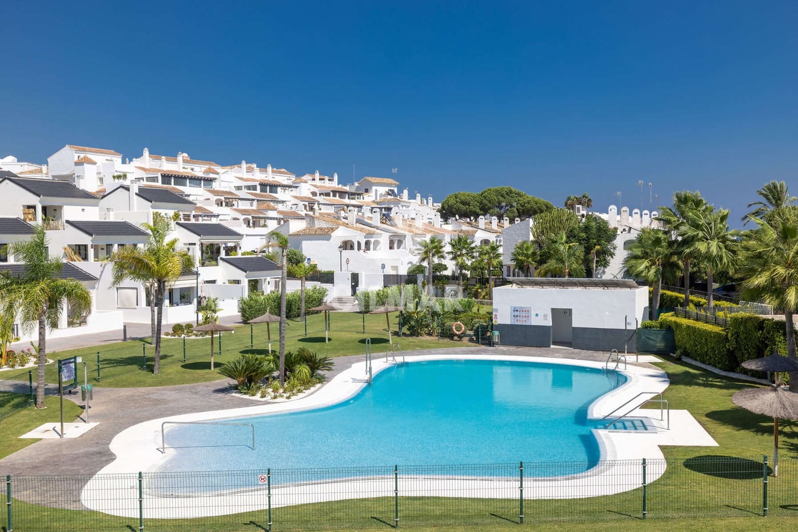 3 sovrum Takvåning till salu i Estepona med pool garage - 675 000 € (Ref: 9216318)