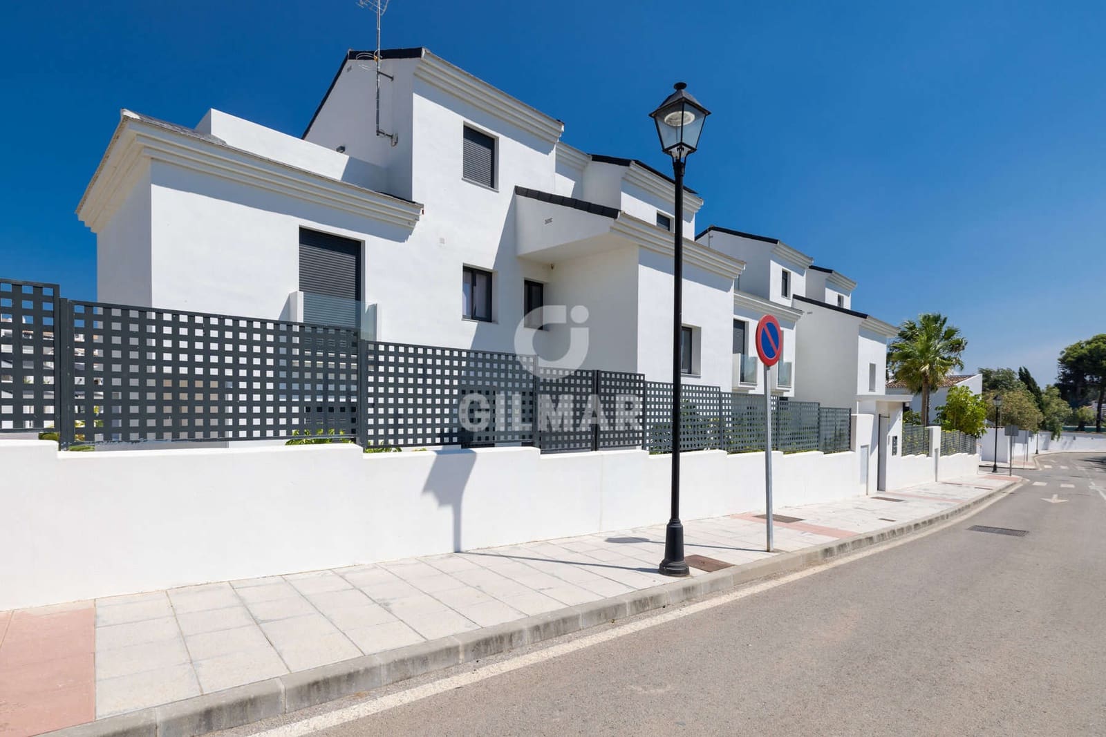 3 sovrum Takvåning till salu i Estepona med pool garage - 675 000 € (Ref: 9216318)