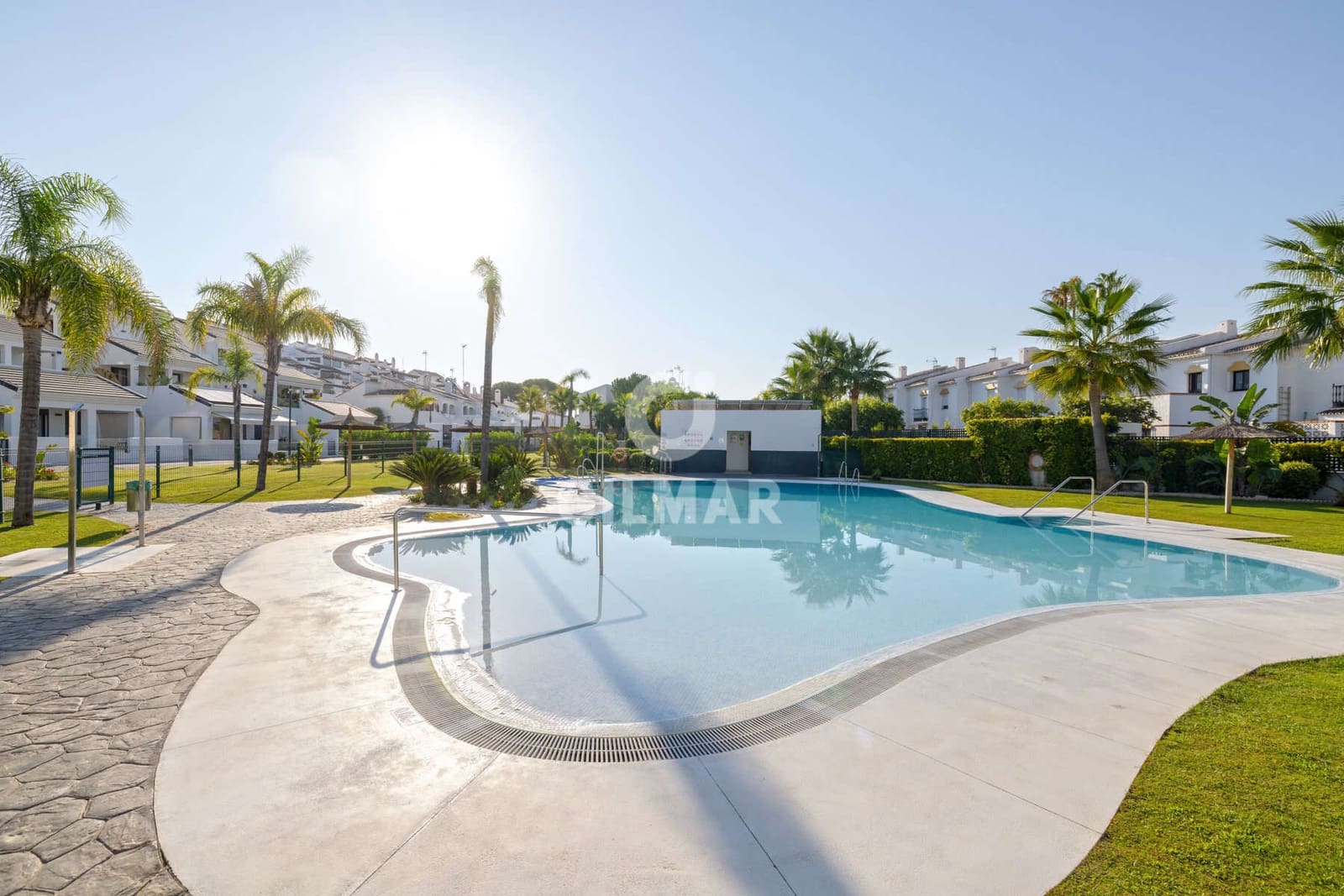 3 sovrum Takvåning till salu i Estepona med pool garage - 675 000 € (Ref: 9216318)