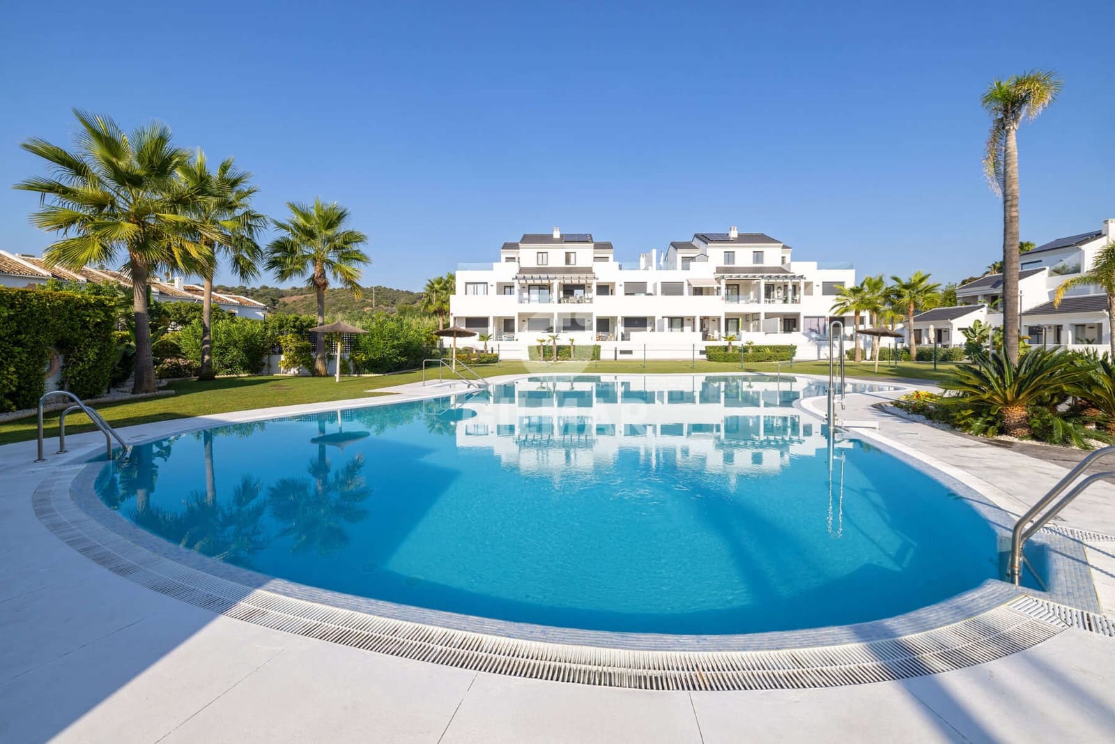 3 sovrum Takvåning till salu i Estepona med pool garage - 675 000 € (Ref: 9216318)