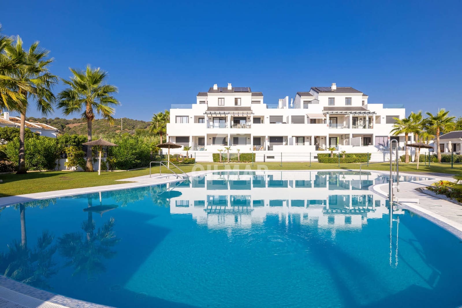 3 sovrum Takvåning till salu i Estepona med pool garage - 675 000 € (Ref: 9216318)