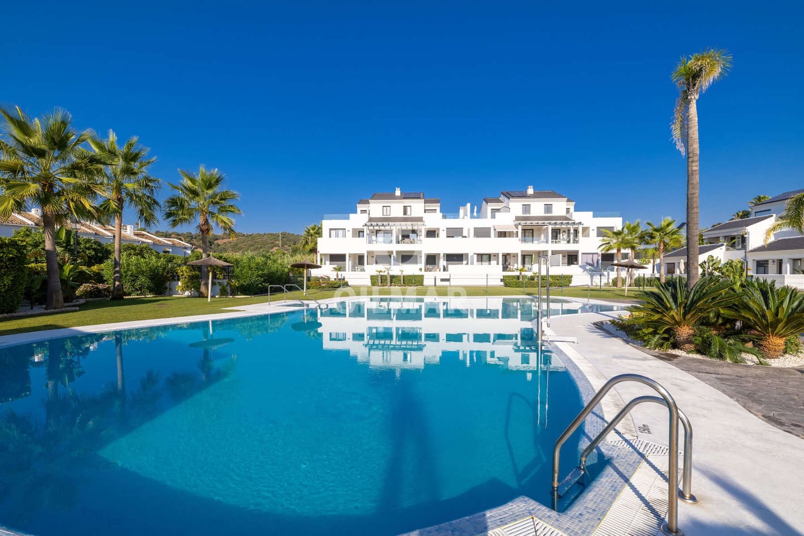 3 sovrum Takvåning till salu i Estepona med pool garage - 675 000 € (Ref: 9216318)