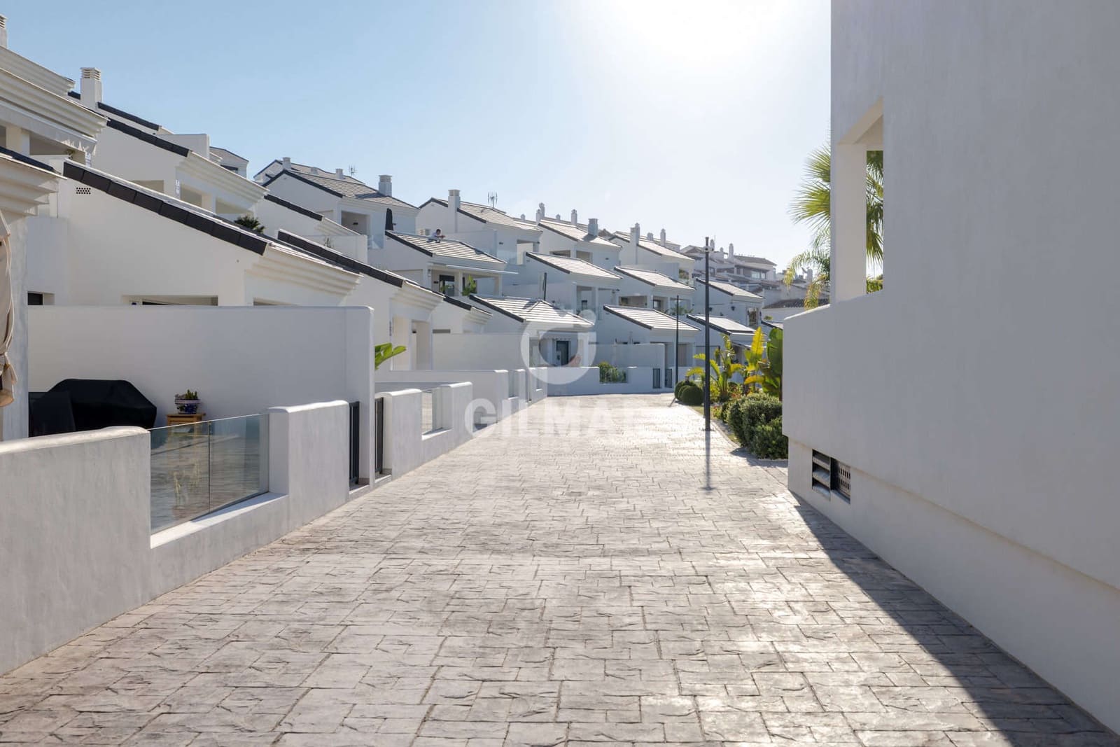 3 sovrum Takvåning till salu i Estepona med pool garage - 675 000 € (Ref: 9216318)