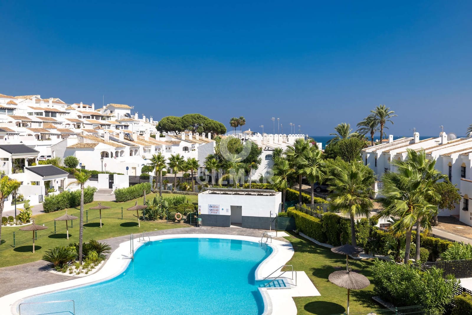 3 sovrum Takvåning till salu i Estepona med pool garage - 675 000 € (Ref: 9216318)