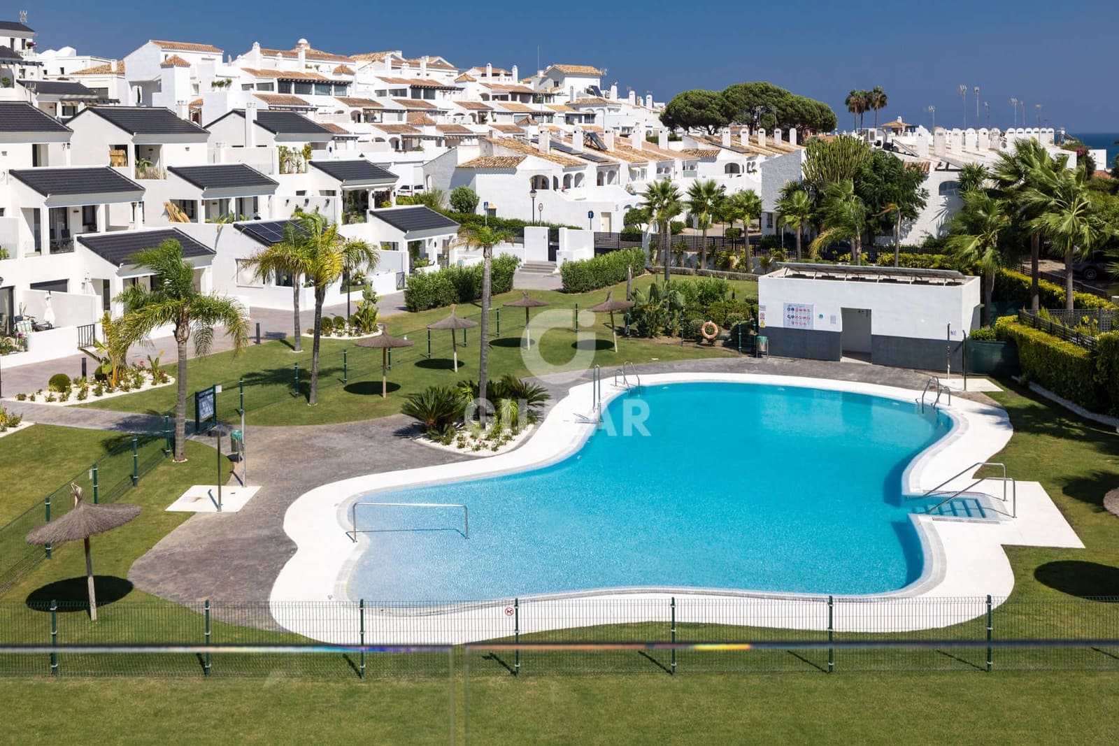 3 sovrum Takvåning till salu i Estepona med pool garage - 675 000 € (Ref: 9216318)