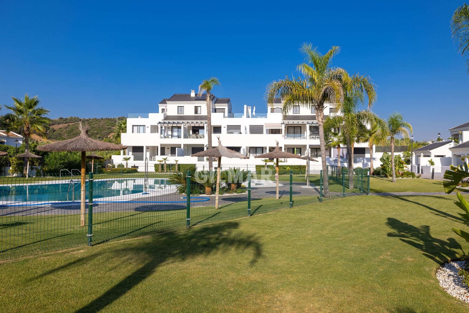 3 sovrum Takvåning till salu i Estepona med pool garage - 675 000 € (Ref: 9216318)