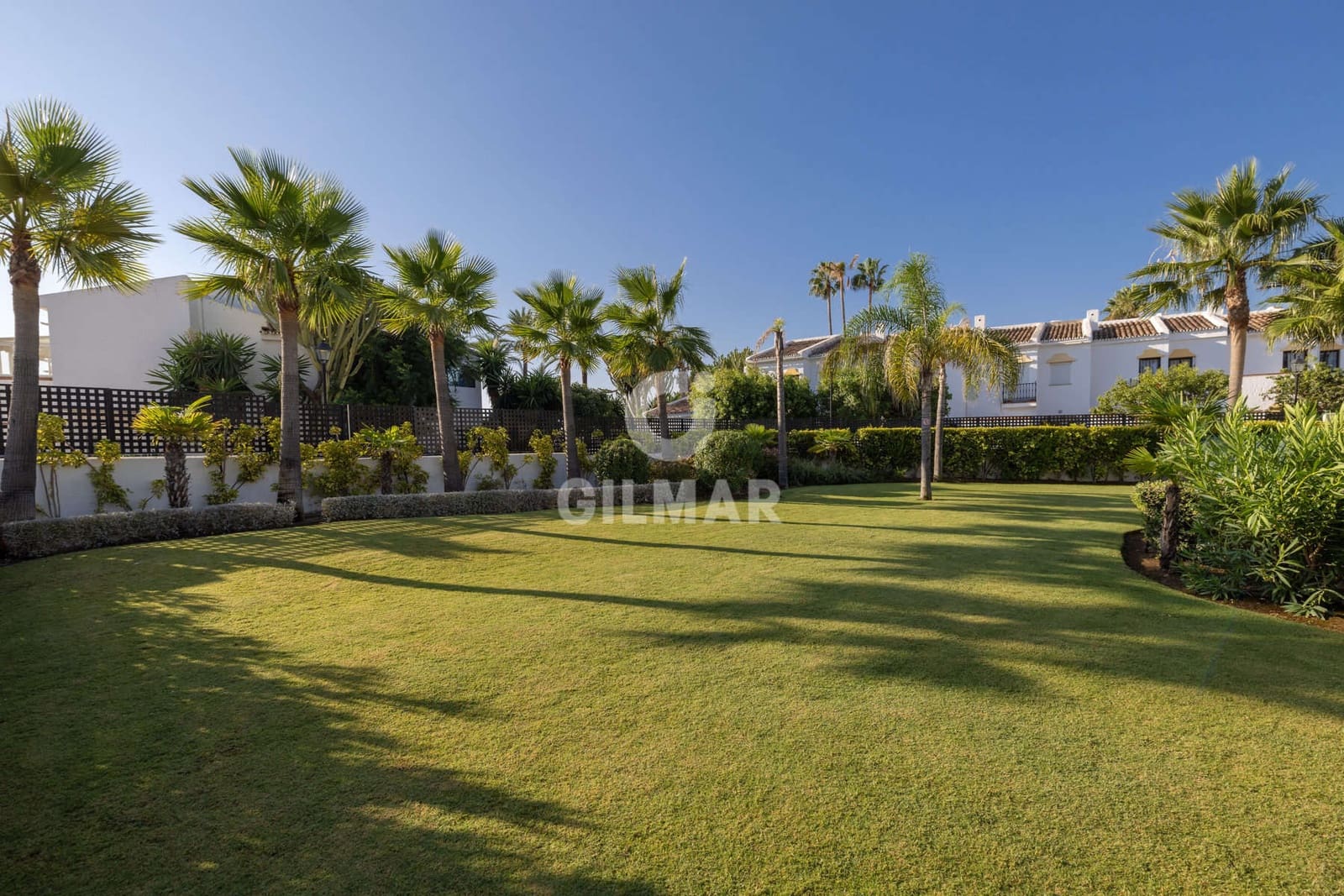 3 sovrum Takvåning till salu i Estepona med pool garage - 675 000 € (Ref: 9216318)
