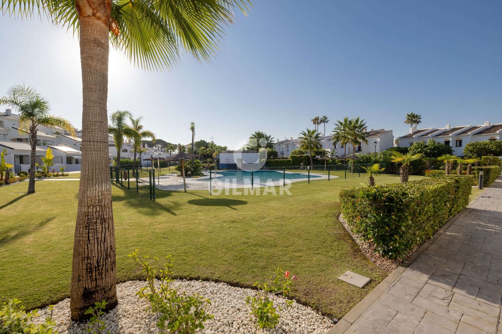 3 sovrum Takvåning till salu i Estepona med pool garage - 675 000 € (Ref: 9216318)