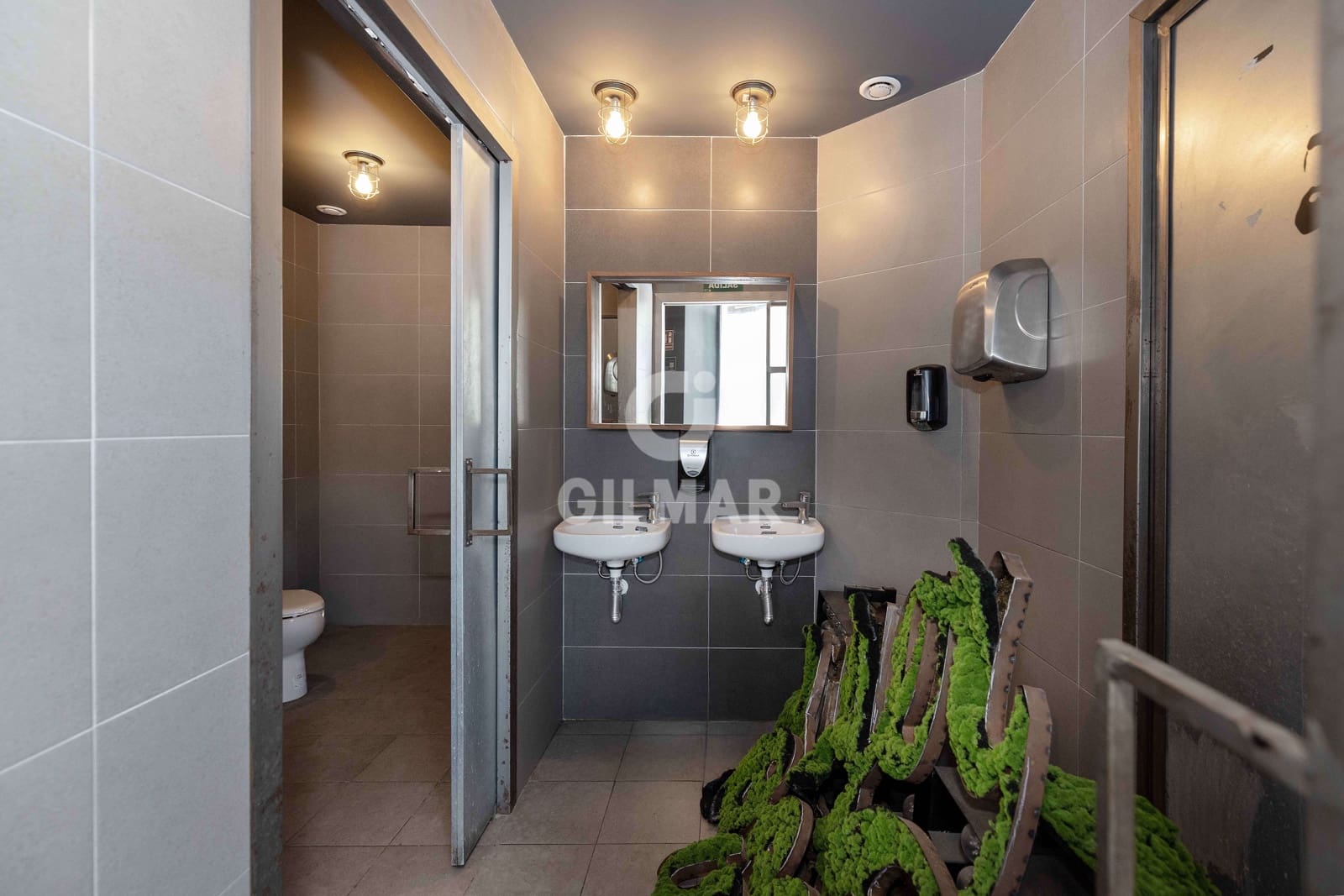 Erhverv til salg i Malaga by med garage - € 900.000 (Ref: 9216322)