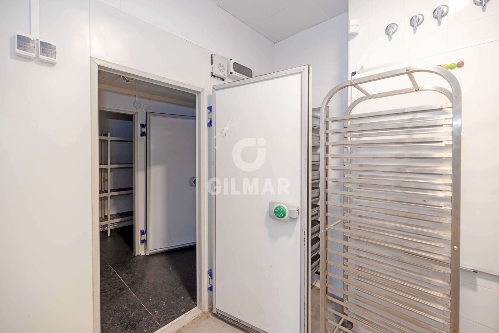 Erhverv til salg i Malaga by med garage - € 900.000 (Ref: 9216322)