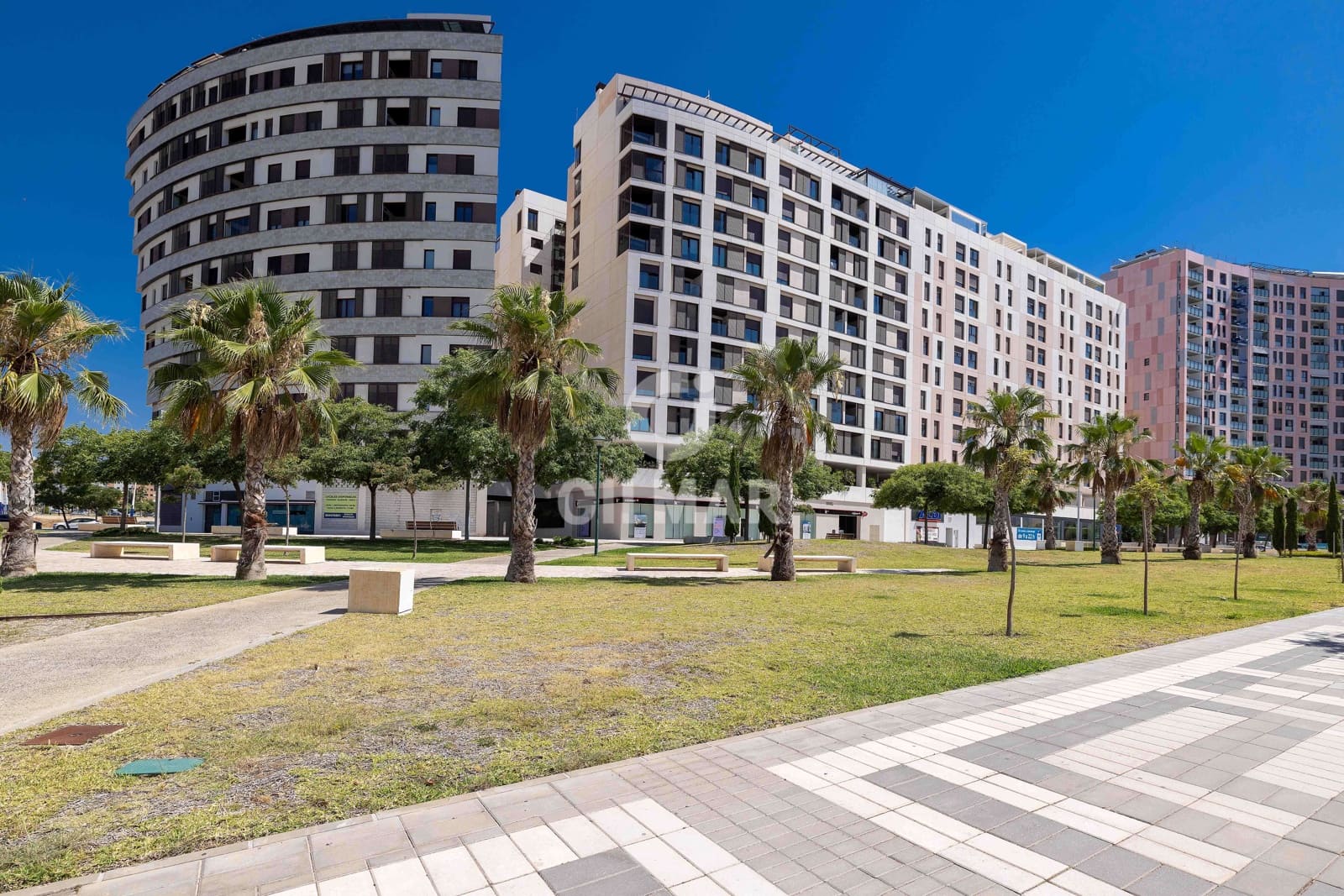 Erhverv til salg i Malaga by med garage - € 900.000 (Ref: 9216322)