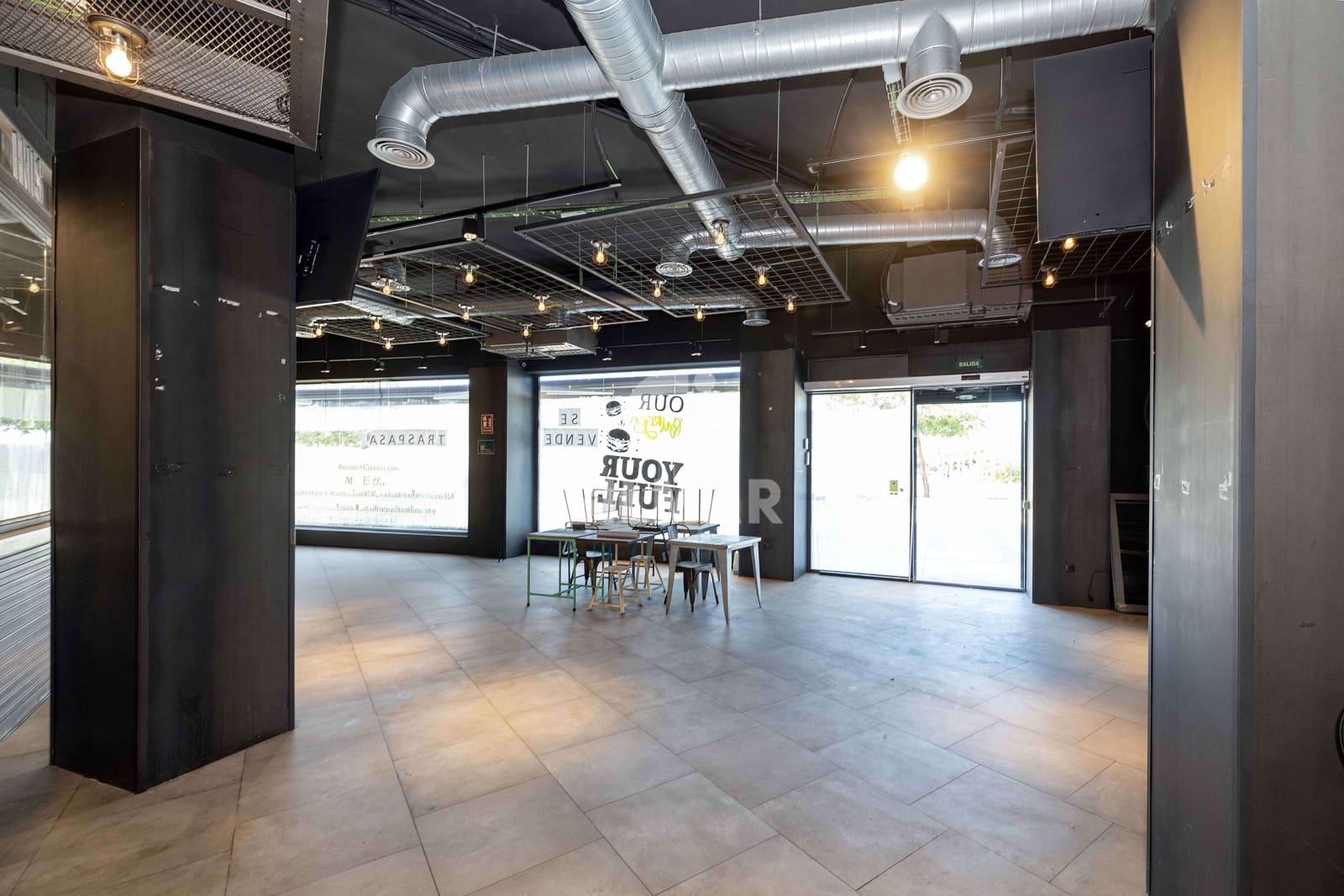 Erhverv til salg i Malaga by med garage - € 900.000 (Ref: 9216322)