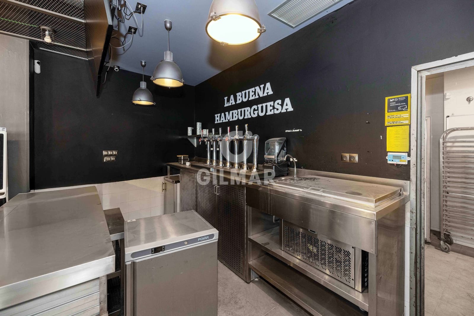 Erhverv til salg i Malaga by med garage - € 900.000 (Ref: 9216322)