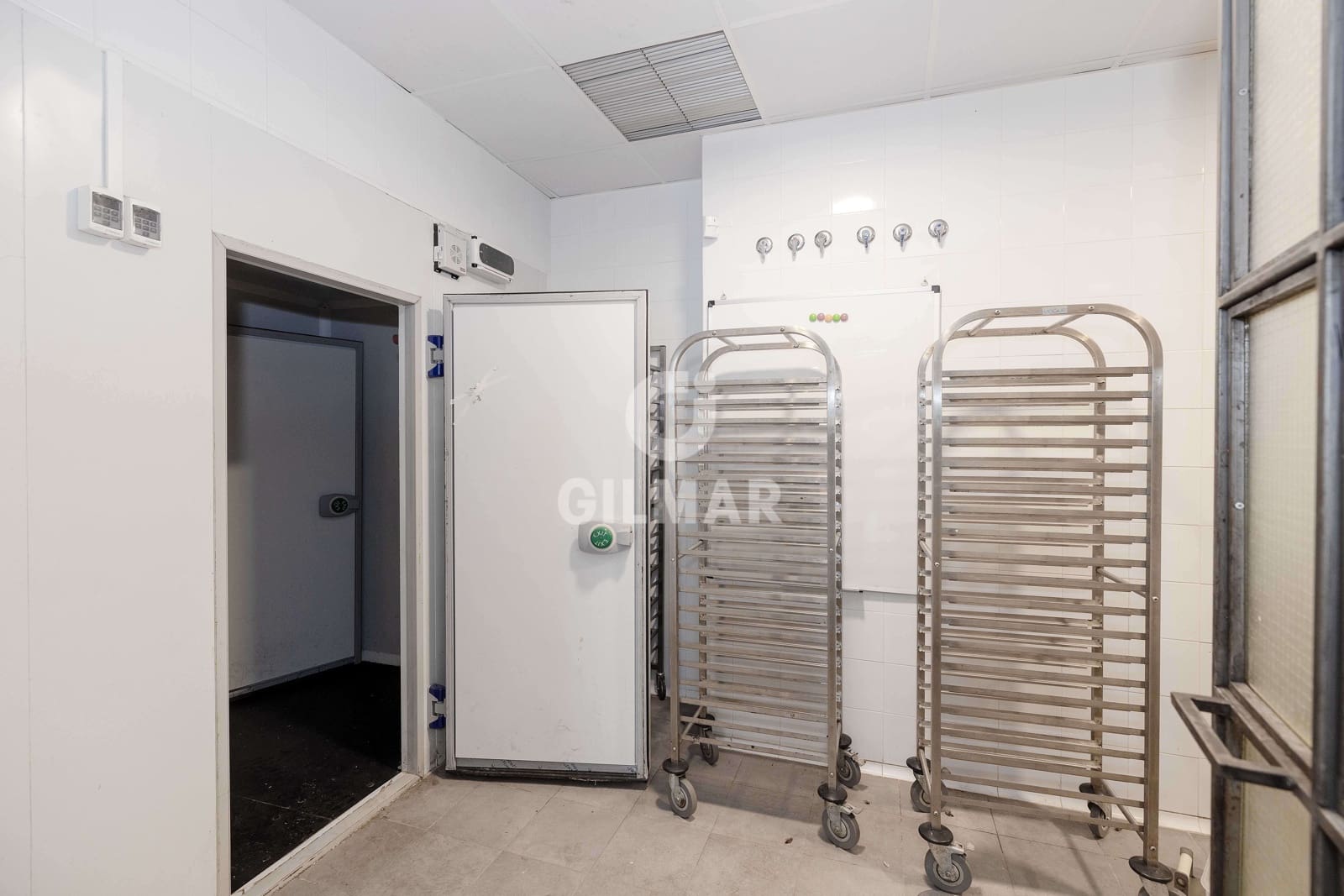 Erhverv til salg i Malaga by med garage - € 900.000 (Ref: 9216322)