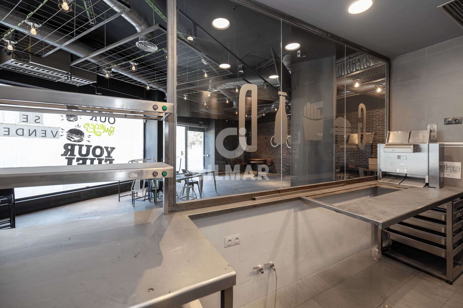 Erhverv til salg i Malaga by med garage - € 900.000 (Ref: 9216322)