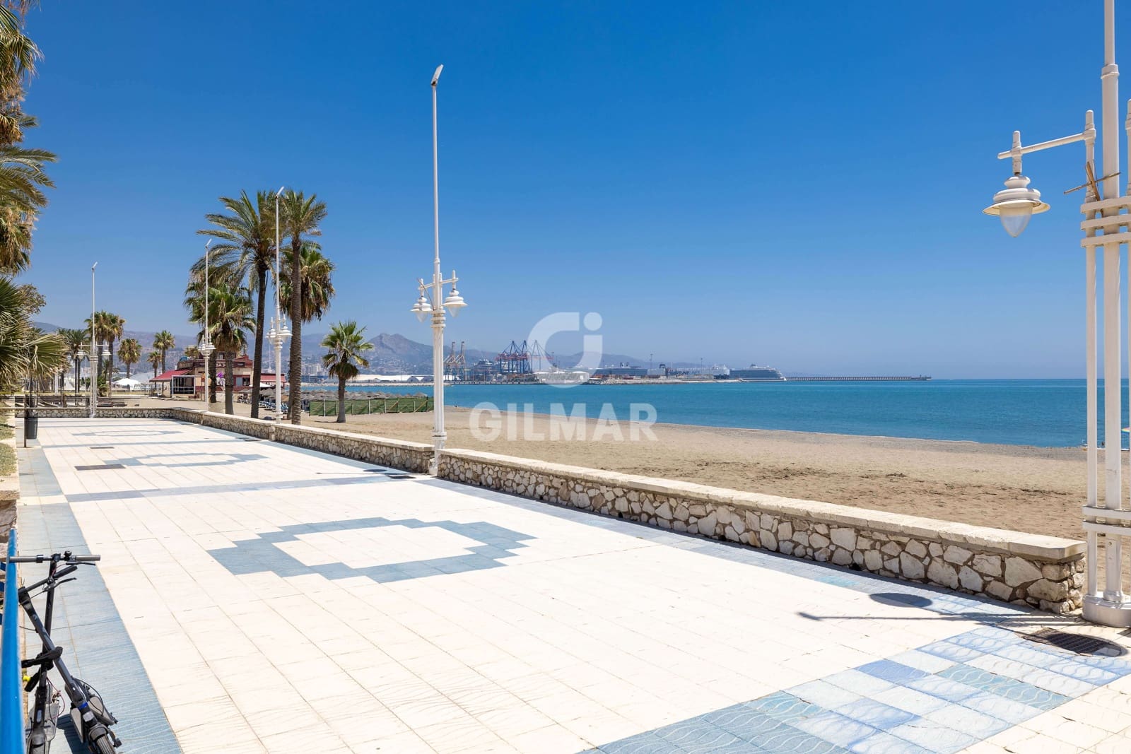 Erhverv til salg i Malaga by - € 900.000 (Ref: 9216328)
