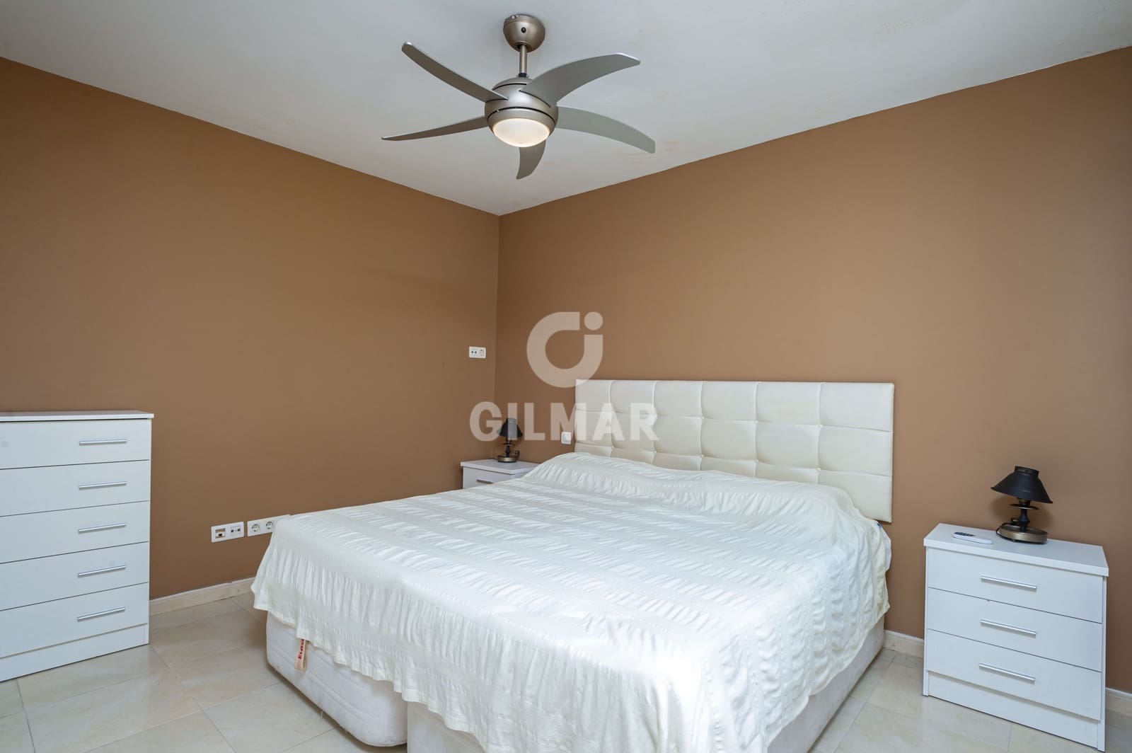 3 quarto Apartamento para venda em Nueva Andalucia com piscina - 649 000 € (Ref: 9216597)