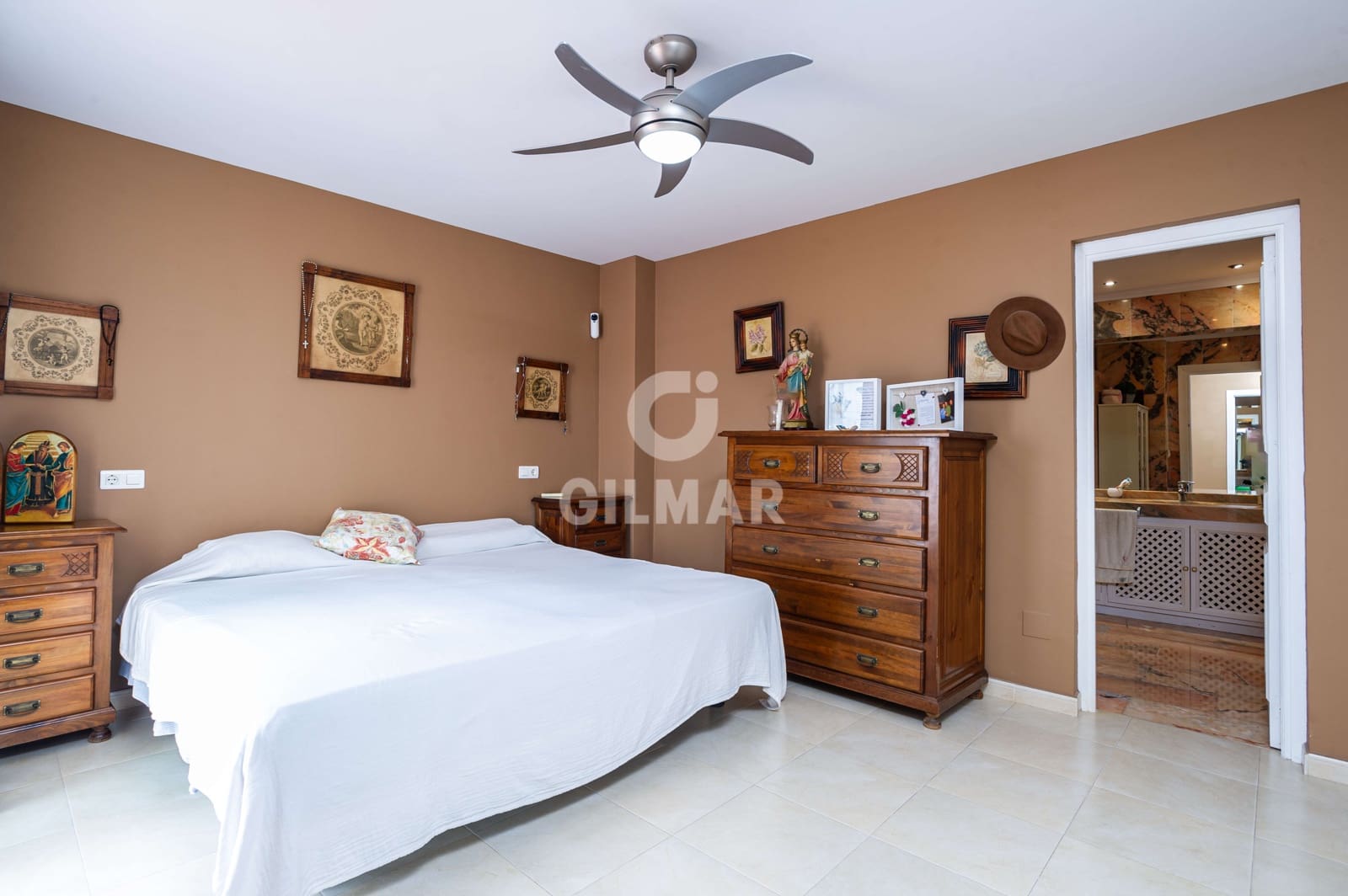 3 quarto Apartamento para venda em Nueva Andalucia com piscina - 649 000 € (Ref: 9216597)