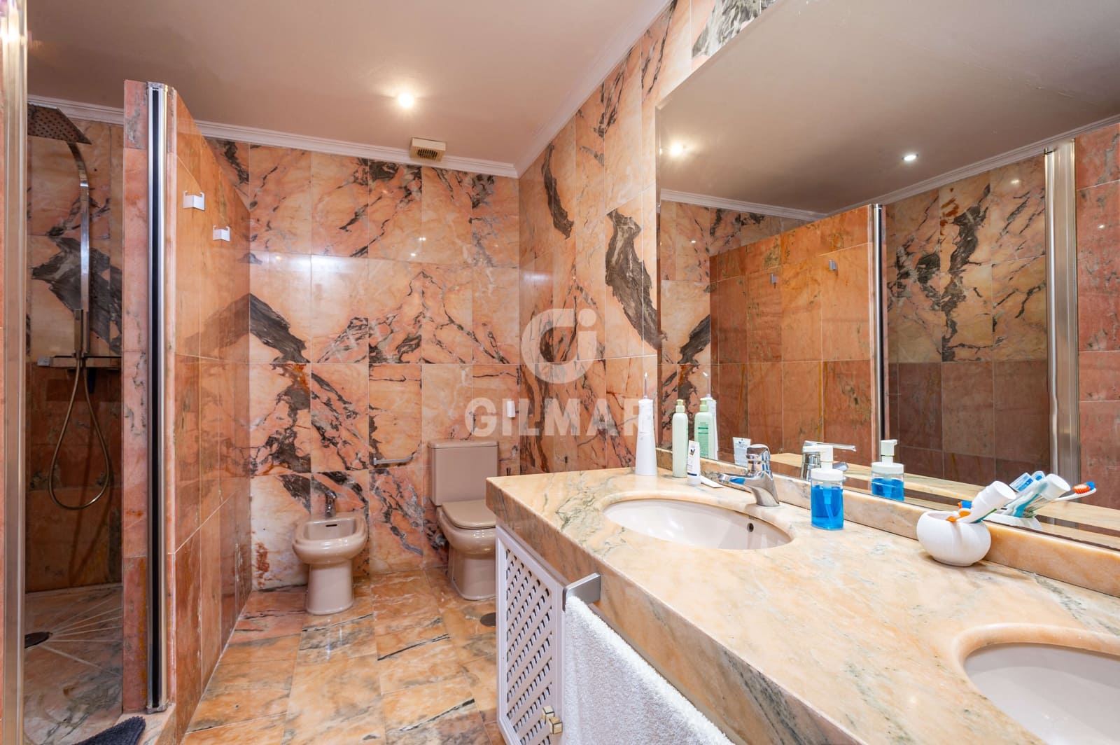 3 quarto Apartamento para venda em Nueva Andalucia com piscina - 649 000 € (Ref: 9216597)