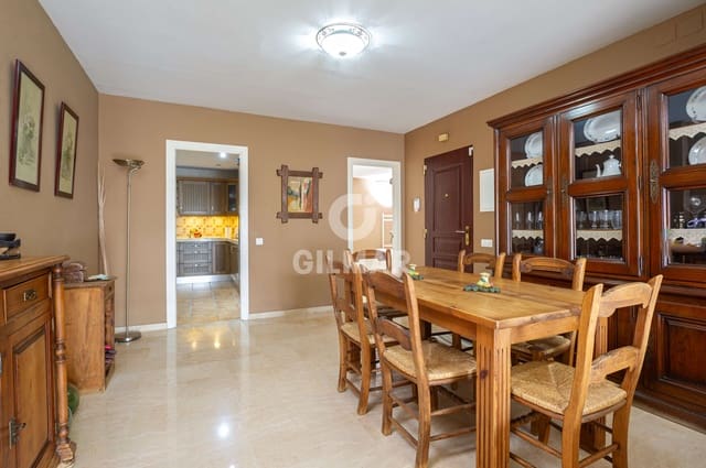 3 quarto Apartamento para venda em Puerto Banus, Marbella com piscina - 649 000 € (Ref: 9216597)