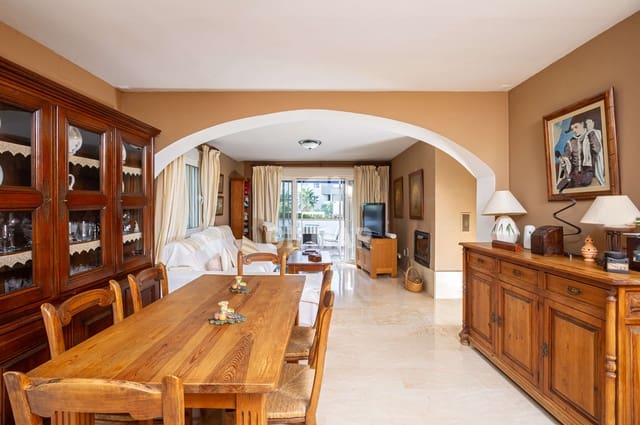 3 quarto Apartamento para venda em Puerto Banus, Marbella com piscina - 649 000 € (Ref: 9216597)