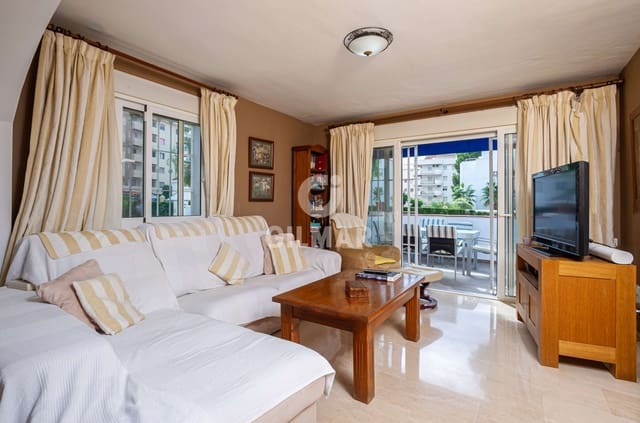 3 quarto Apartamento para venda em Puerto Banus, Marbella com piscina - 649 000 € (Ref: 9216597)