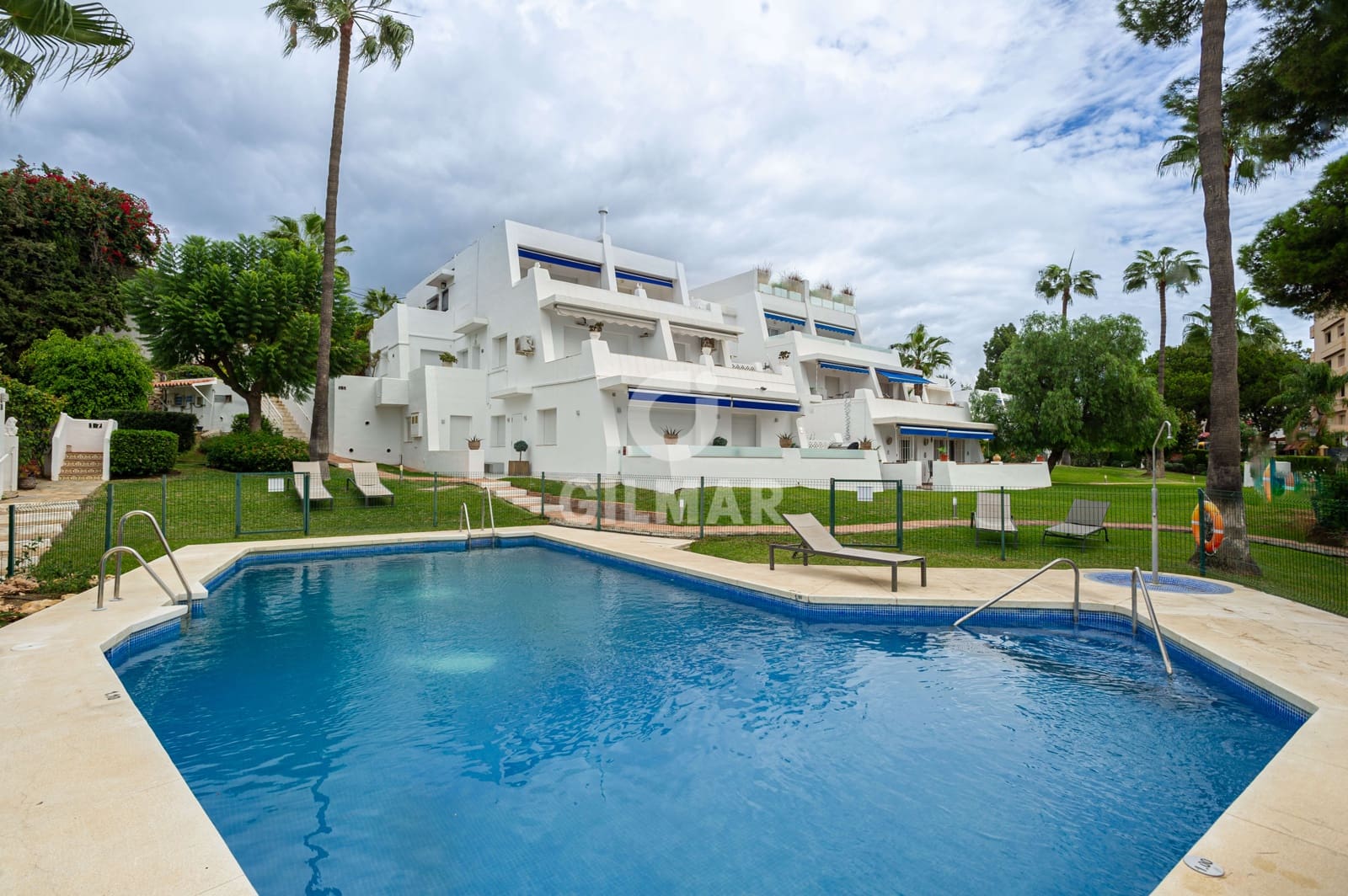 3 quarto Apartamento para venda em Nueva Andalucia com piscina - 649 000 € (Ref: 9216597)