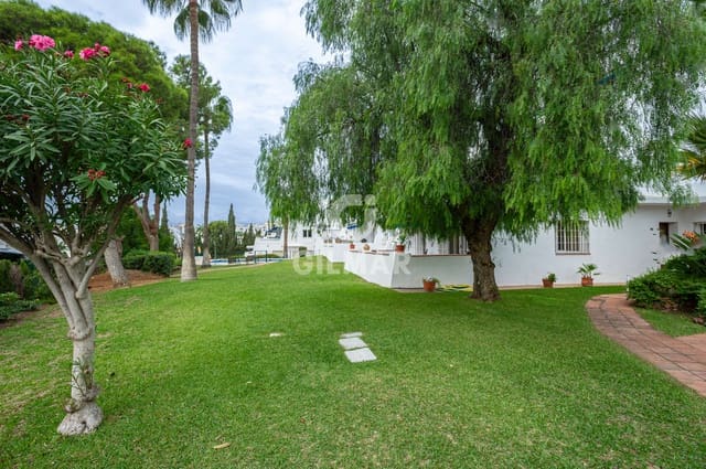 3 quarto Apartamento para venda em Puerto Banus, Marbella com piscina - 649 000 € (Ref: 9216597)