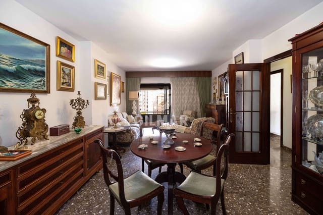 4 makuuhuone Asunto myytävänä paikassa Centro, Málaga kaupunki mukana 
autotalli - 640 000 € (Ref: 9216776)