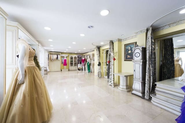 Kommersiell til salgs i Centro Historico, Málaga by - € 800 000 (Ref: 9219559)