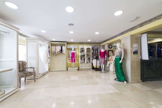 Kommersiell til salgs i Centro Historico, Málaga by - € 800 000 (Ref: 9219559)