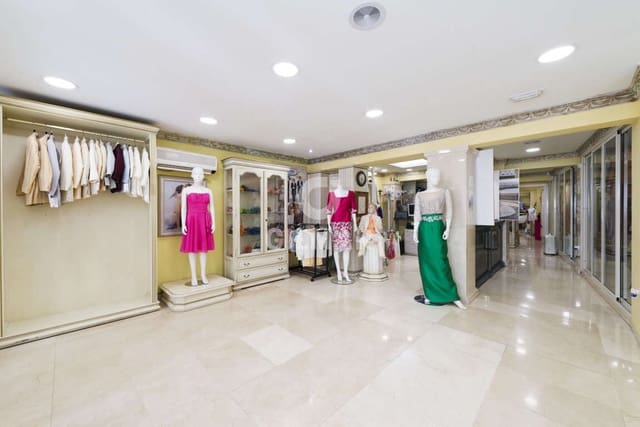 Kommersiell til salgs i Centro Historico, Málaga by - € 800 000 (Ref: 9219559)