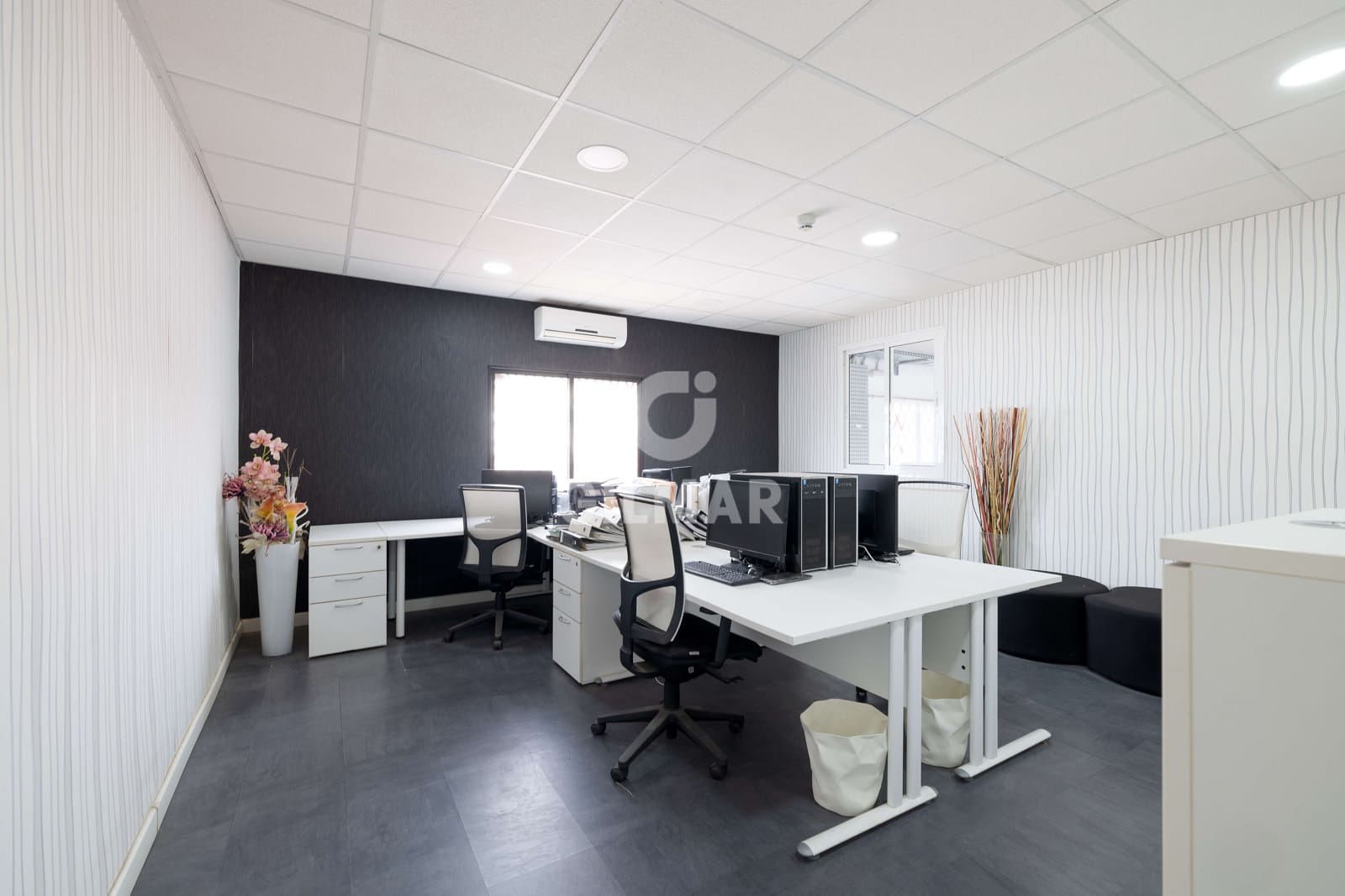 Kommersiell til salgs i Malaga by - € 1 300 000 (Ref: 9219563)