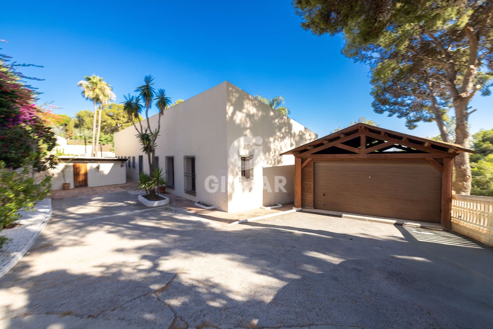 5 soverom Villa til salgs i Malaga by med svømmebasseng garasje - € 1 990 000 (Ref: 9219565)