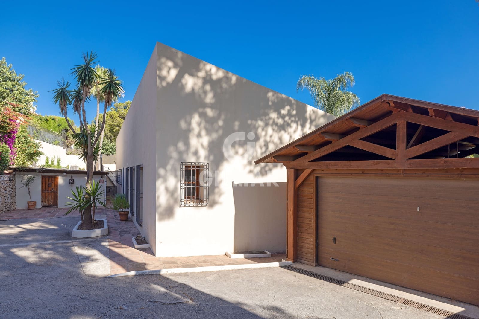 5 soverom Villa til salgs i Malaga by med svømmebasseng garasje - € 1 990 000 (Ref: 9219565)