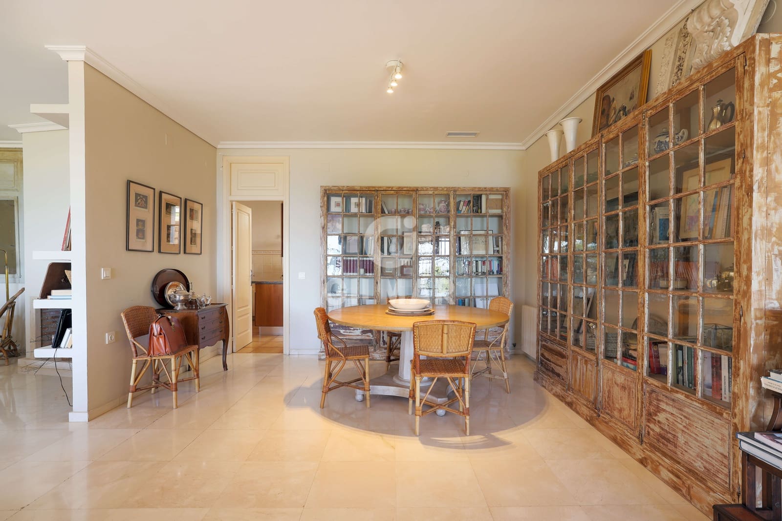 5 soverom Villa til salgs i Malaga by med svømmebasseng garasje - € 1 990 000 (Ref: 9219565)