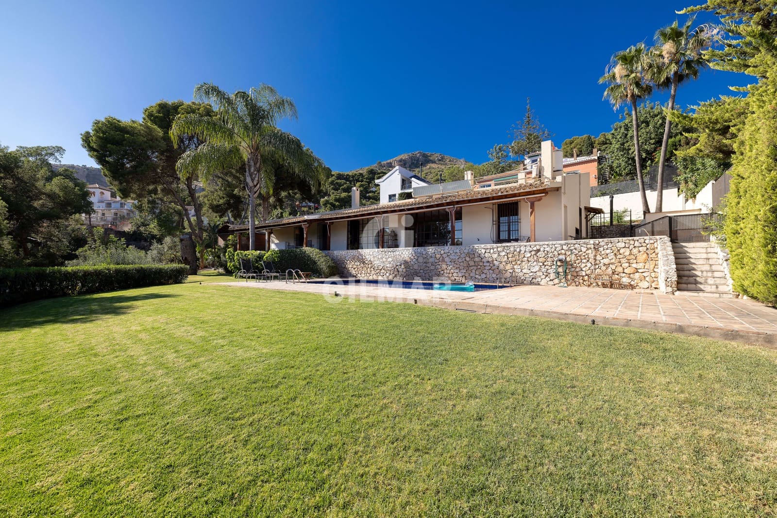 5 soverom Villa til salgs i Malaga by med svømmebasseng garasje - € 1 990 000 (Ref: 9219565)
