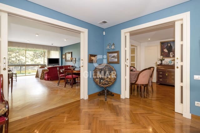 Piso de 4 habitaciones en La Malagueta, Málaga ciudad en venta con piscina - 1.200.000 € (Ref: 9219568)