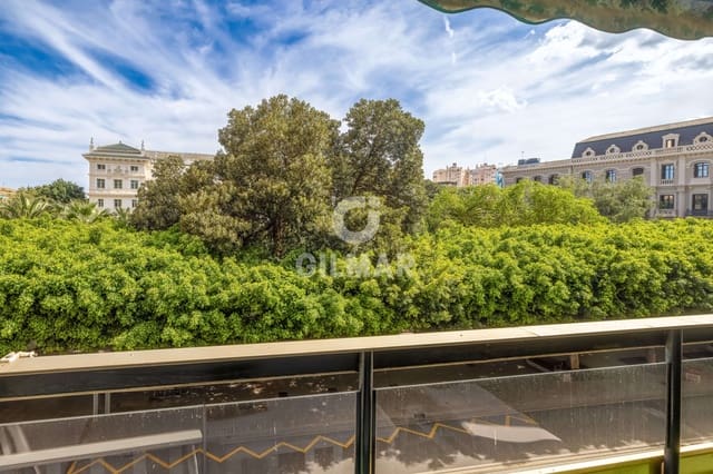 Piso de 4 habitaciones en La Malagueta, Málaga ciudad en venta con piscina - 1.200.000 € (Ref: 9219568)