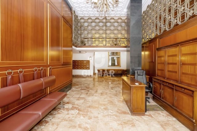 Piso de 4 habitaciones en La Malagueta, Málaga ciudad en venta con piscina - 1.200.000 € (Ref: 9219568)