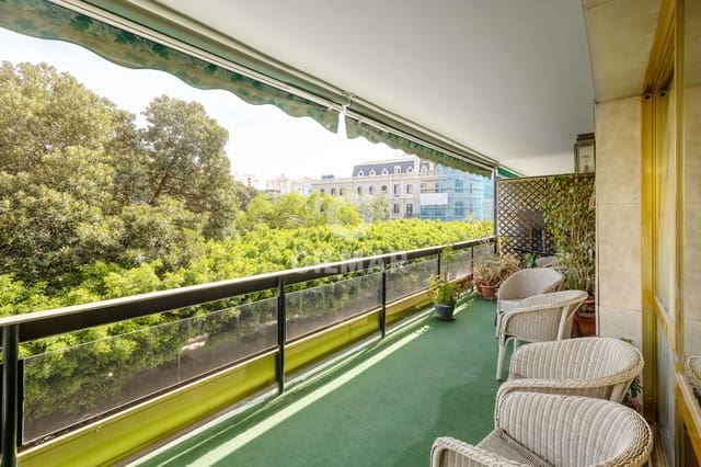 Piso de 4 habitaciones en La Malagueta, Málaga ciudad en venta con piscina - 1.200.000 € (Ref: 9219568)