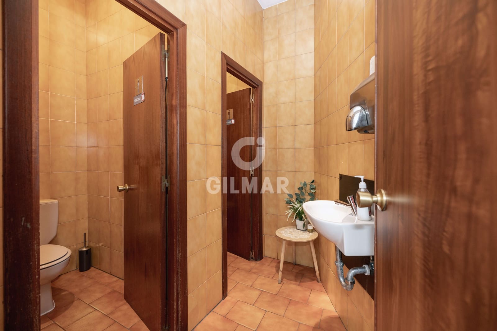 Kommersiell til salgs i Malaga by - € 950 000 (Ref: 9219573)