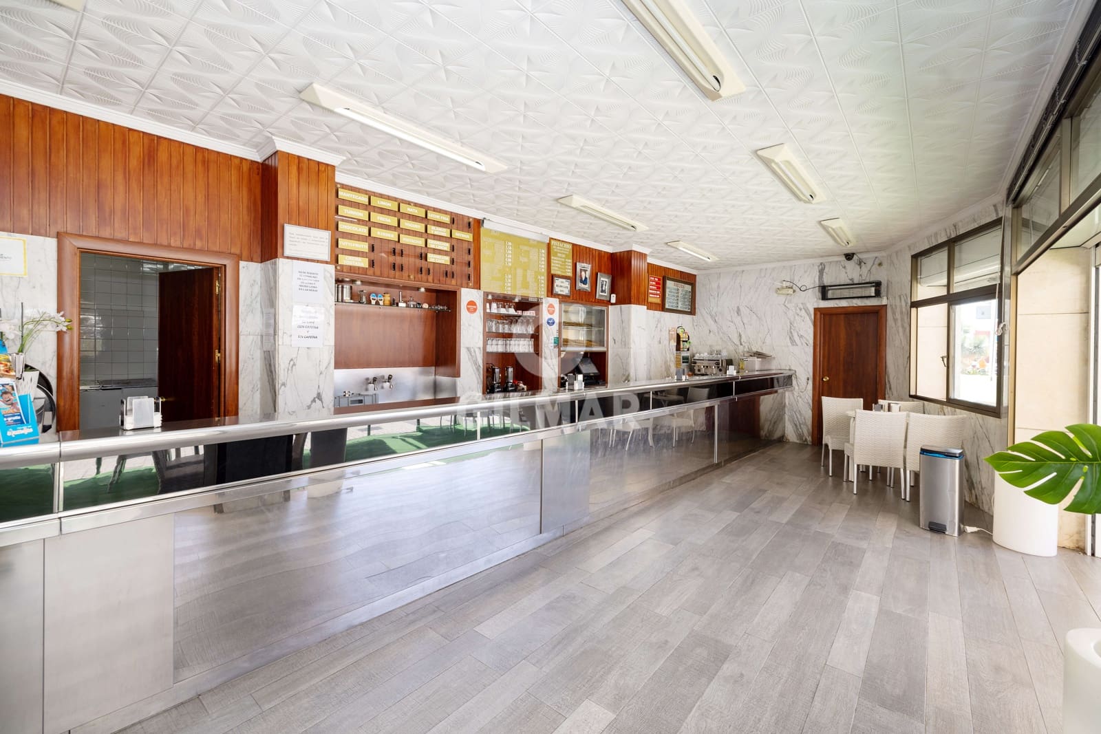 Kommersiell til salgs i Malaga by - € 950 000 (Ref: 9219573)