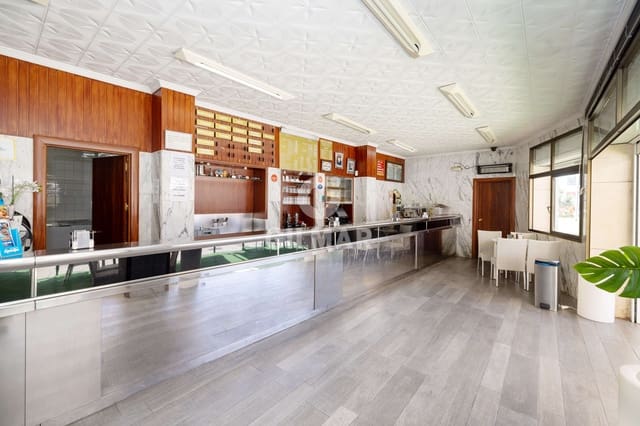 Kommersiell til salgs i Pedregalejo, Málaga by - € 950 000 (Ref: 9219573)