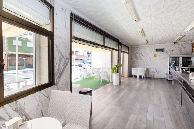 Kommersiell til salgs i Pedregalejo, Málaga by - € 950 000 (Ref: 9219573)