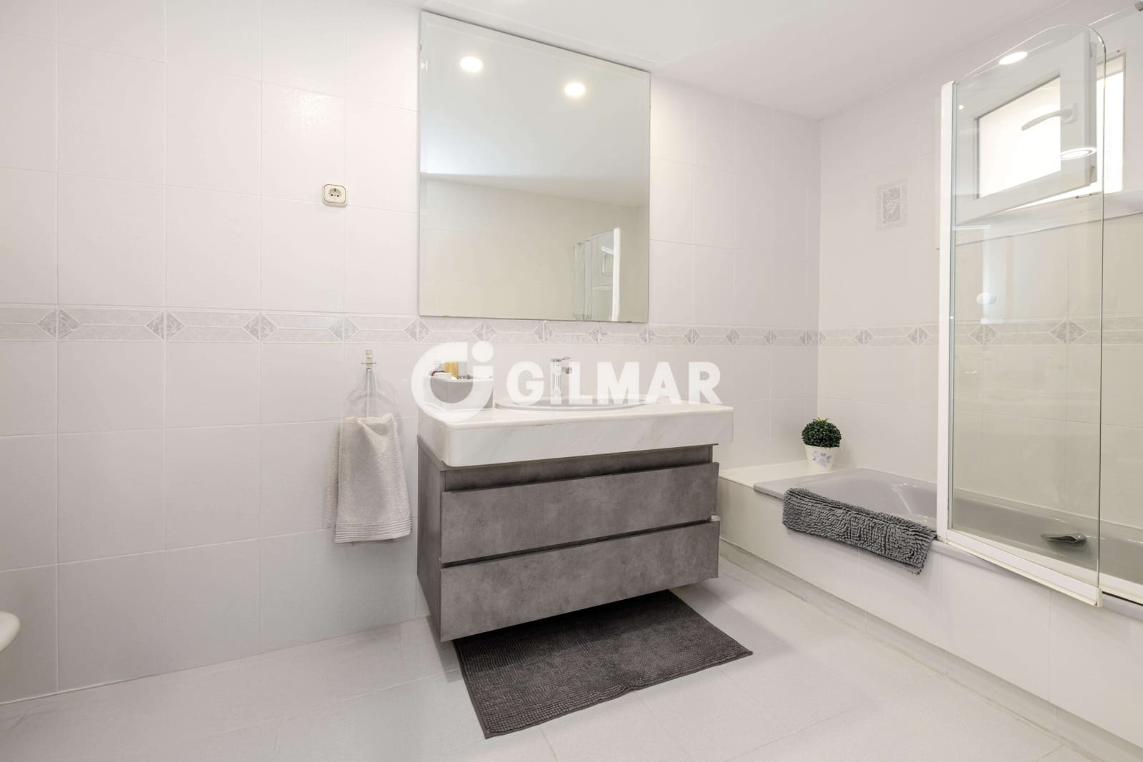 5 soveværelse Lejlighed til salg i Malaga by med swimmingpool garage - € 1.200.000 (Ref: 9219577)