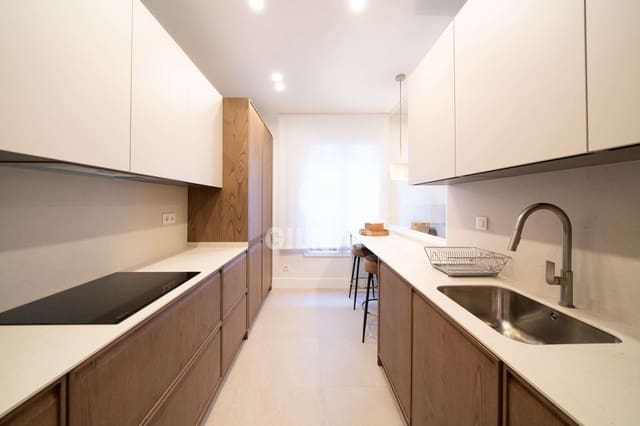 4 slaapkamer Flat te koop in Sol, Madrid stad - € 1.070.000 (Ref: 9221439)