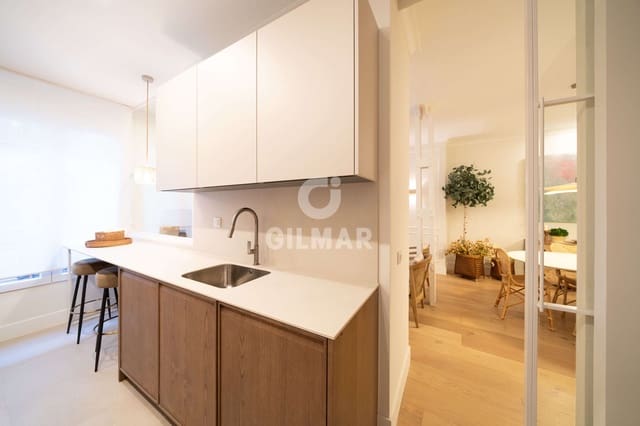 4 slaapkamer Flat te koop in Sol, Madrid stad - € 1.070.000 (Ref: 9221439)