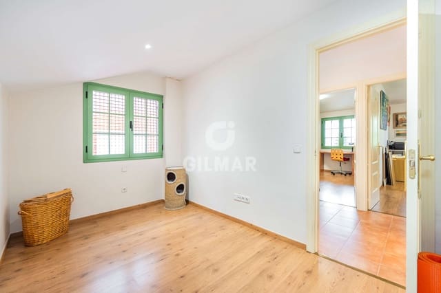 5 bedroom Semi-detached Villa for sale in Palomas, Madrid city with garage - € 1,250,000 (Ref: 9223653)